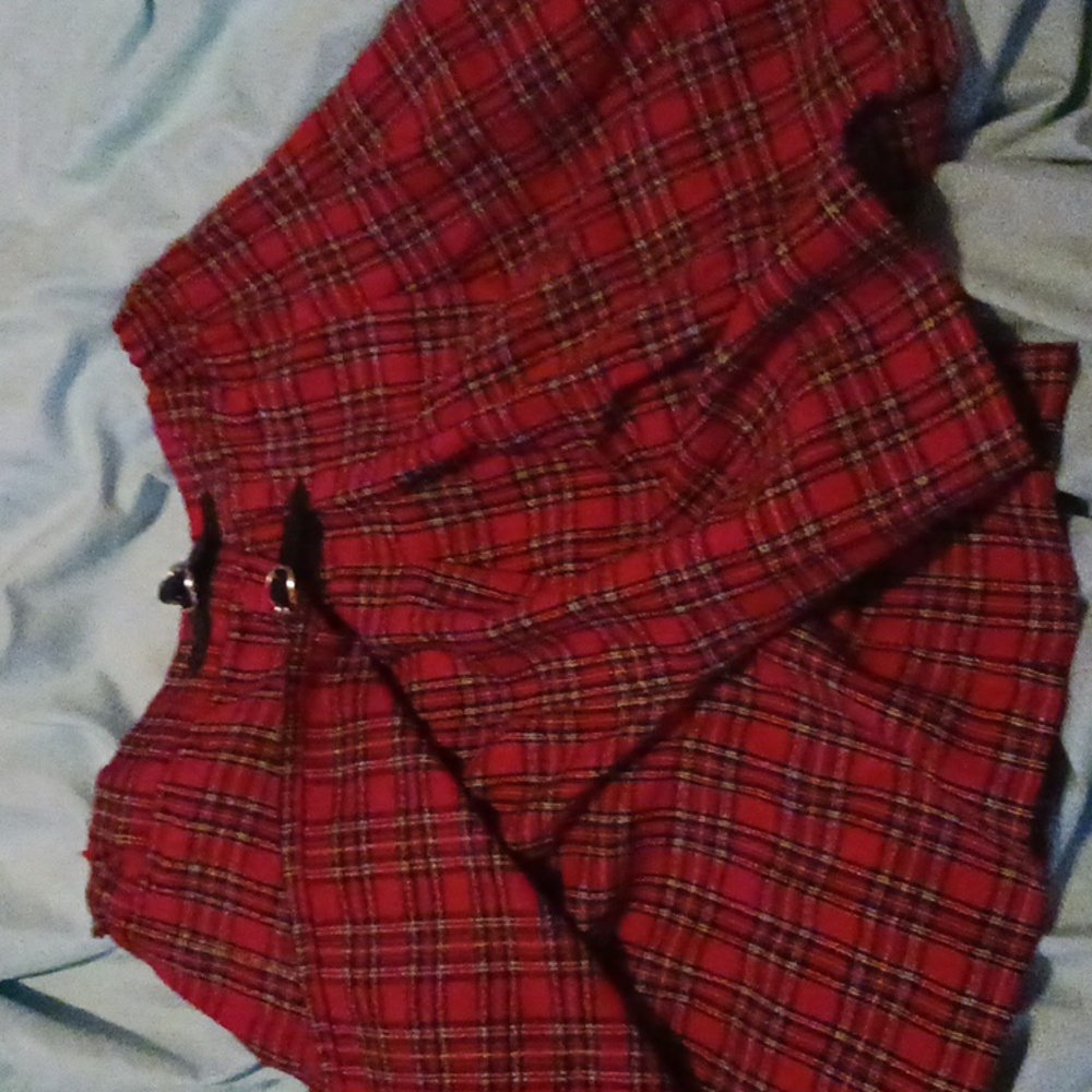 Red skort - Picture 2 of 4